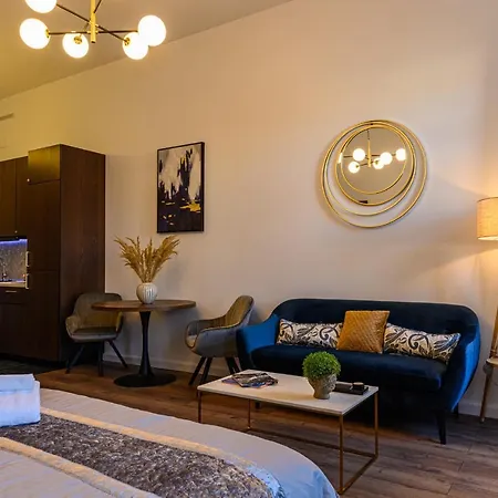 Uptown Deluxe 브라쇼브