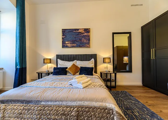 Uptown Deluxe 아파트