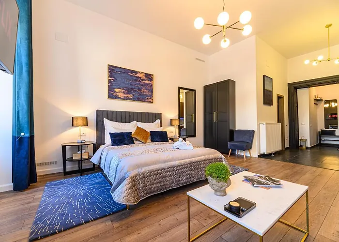 Uptown Deluxe * 브라쇼브