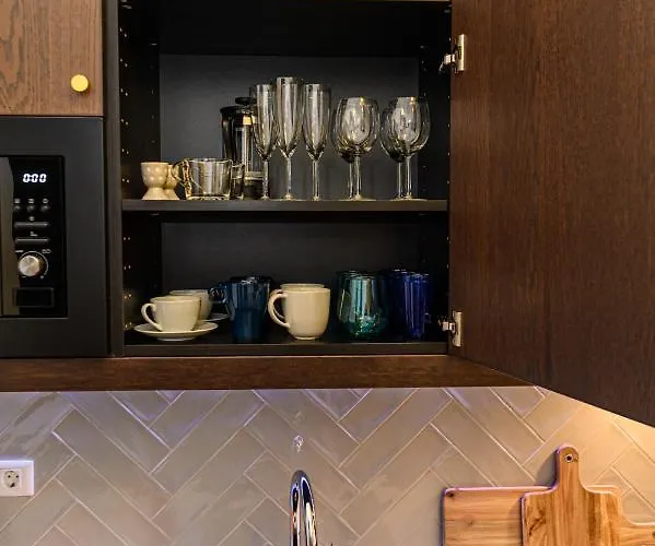 Uptown Deluxe * 브라쇼브